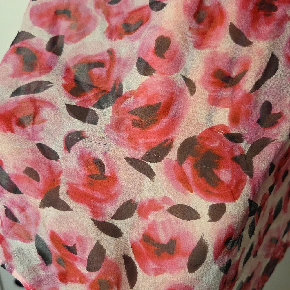 Kate Spade Roses Ruffle Silk Top In Size 2. - Picture 9 of 16